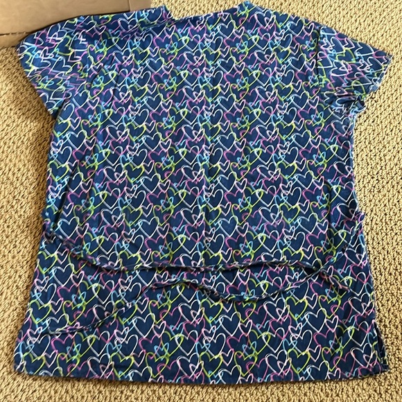 Scrub top with Hearts - Picture 3 of 4
